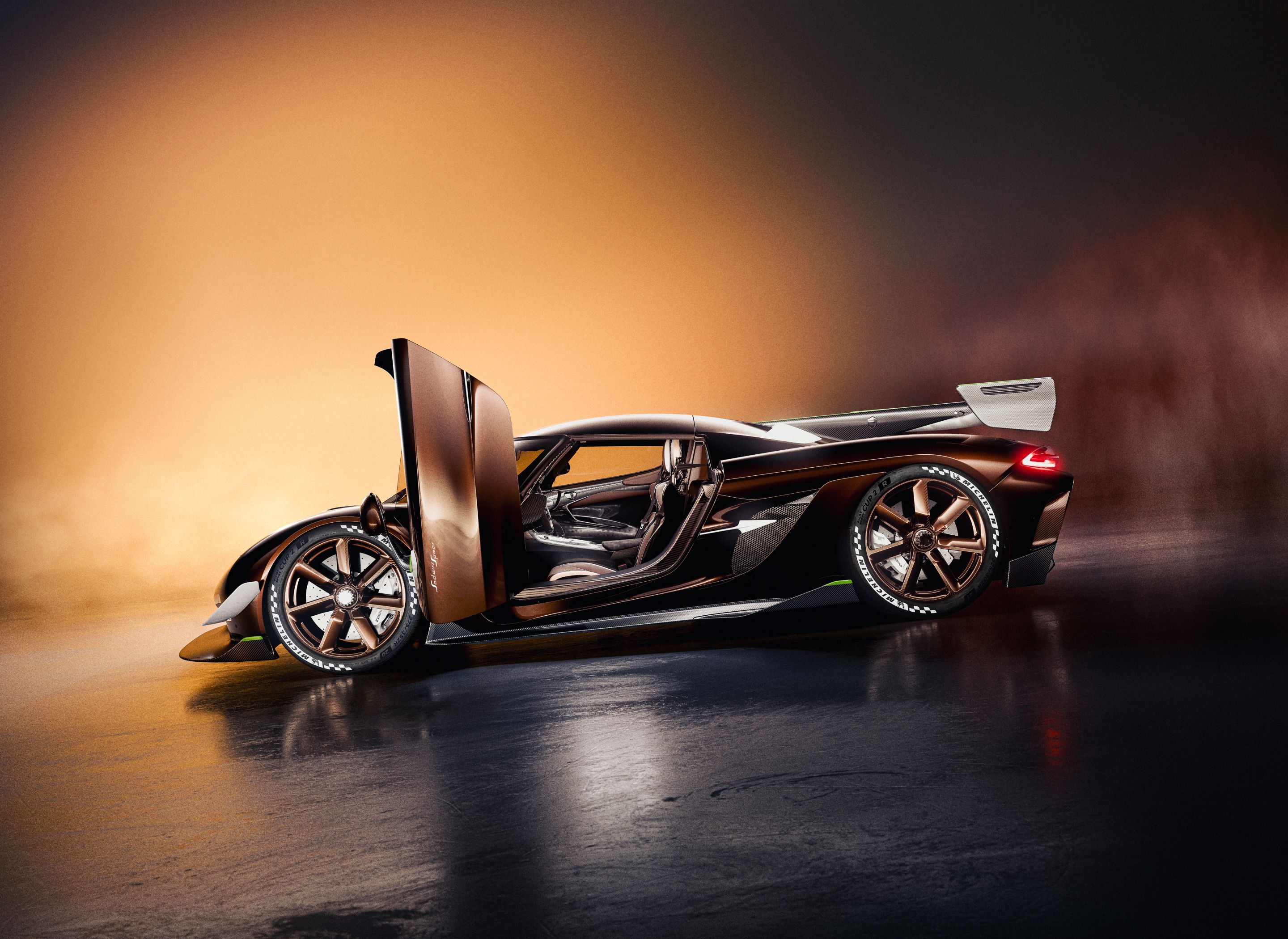 Koenigsegg hipercarro detalhes de design em fibra de carbono